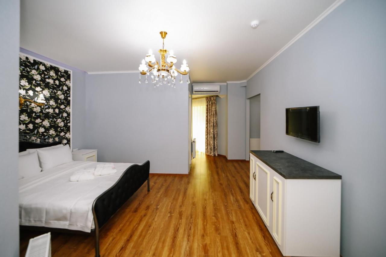 Rose Hotel Vake Tbilisi Esterno foto