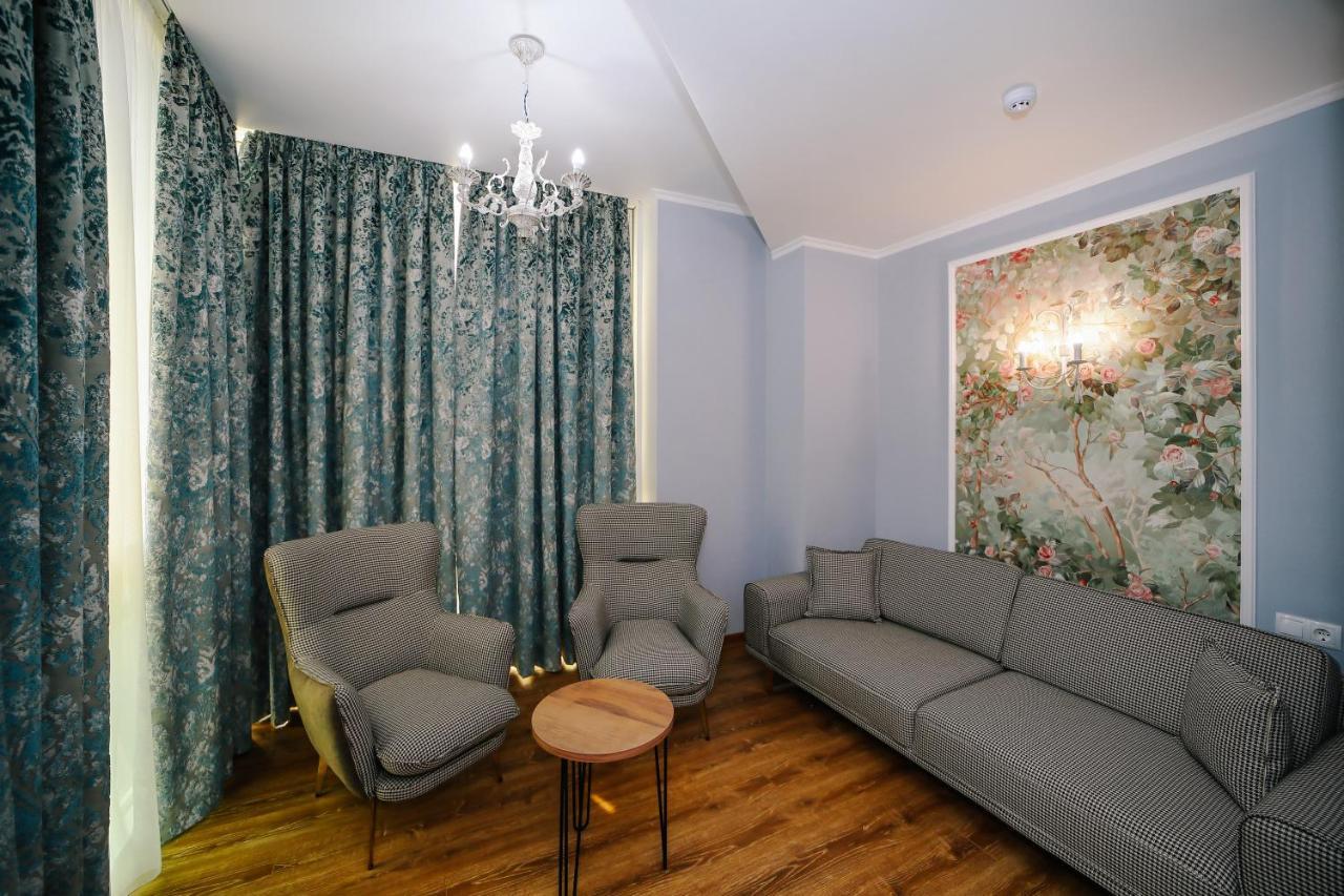 Rose Hotel Vake Tbilisi Esterno foto