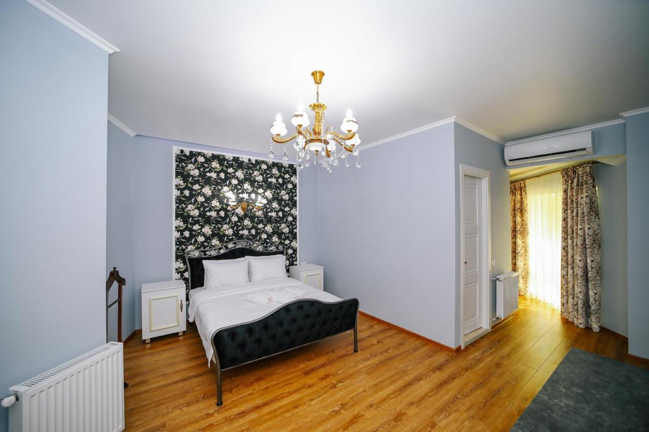 Rose Hotel Vake Tbilisi Esterno foto