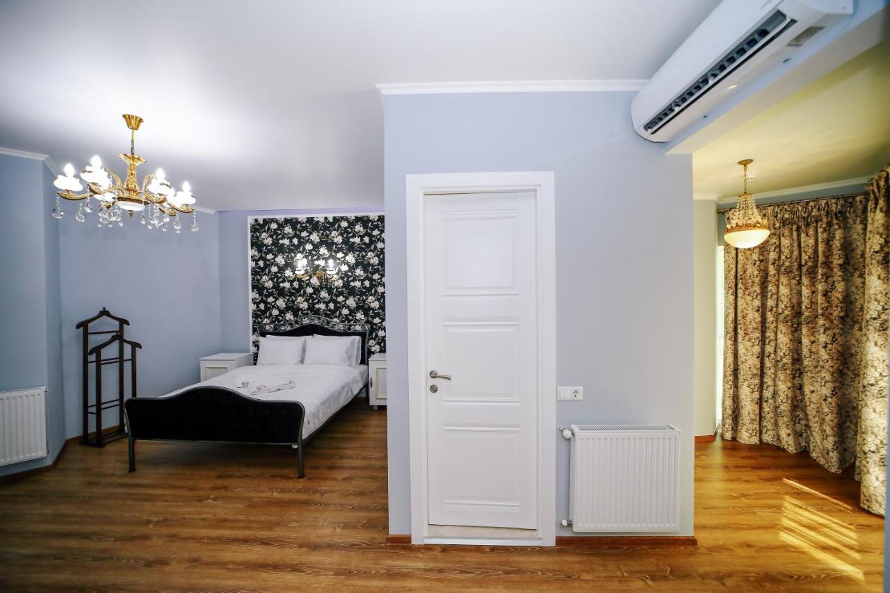 Rose Hotel Vake Tbilisi Esterno foto