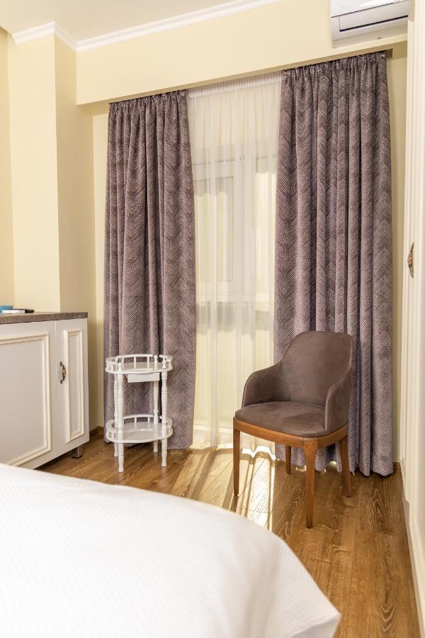 Rose Hotel Vake Tbilisi Esterno foto