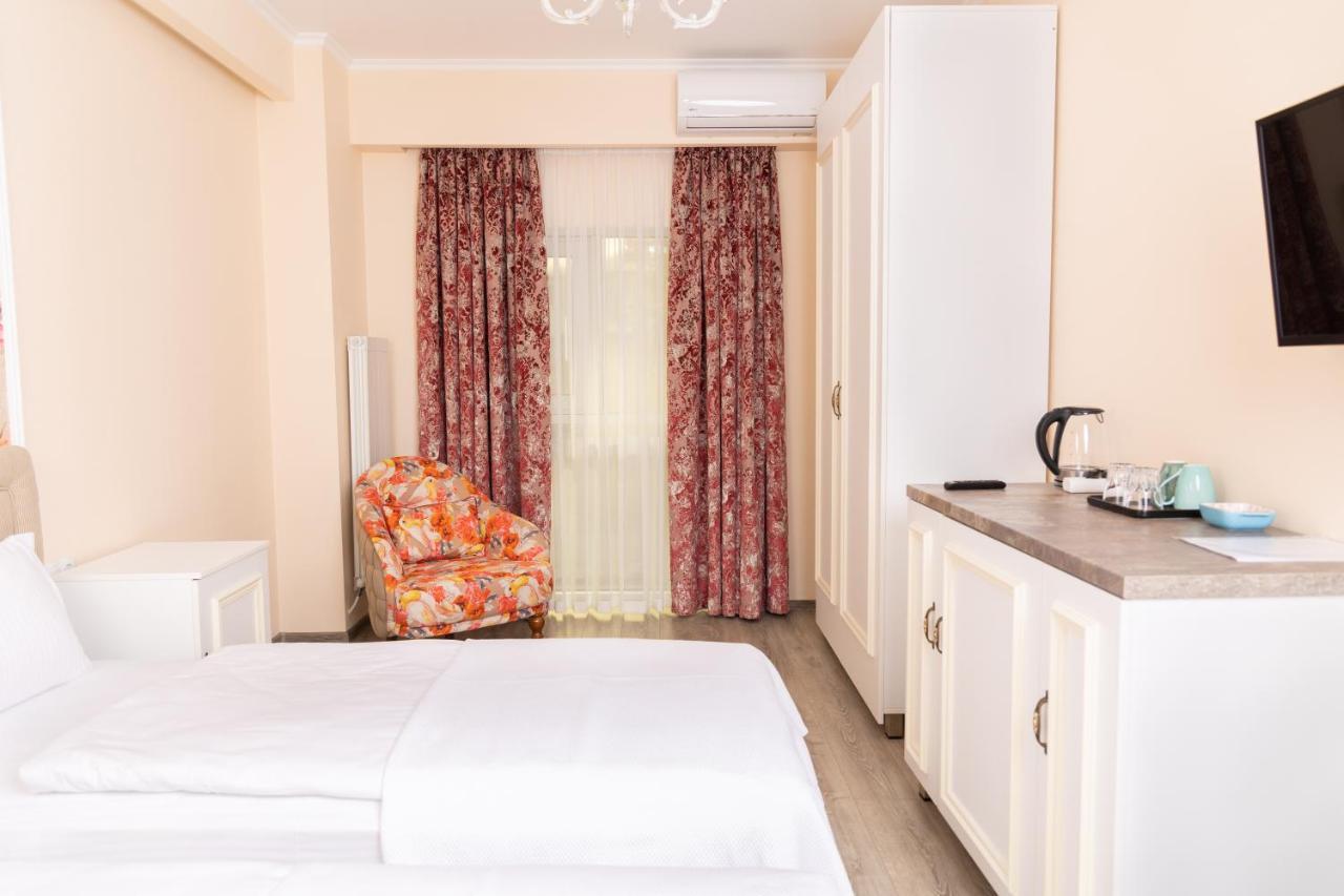 Rose Hotel Vake Tbilisi Esterno foto